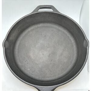 Lodge 8SK 10” Double Spout & Handles Cast Iron Skillet Frying Pan USA